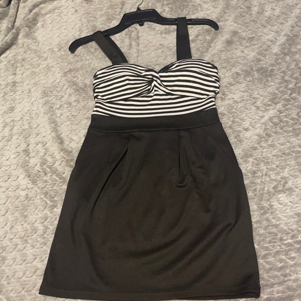 Forever 21 black and white summer mini dress